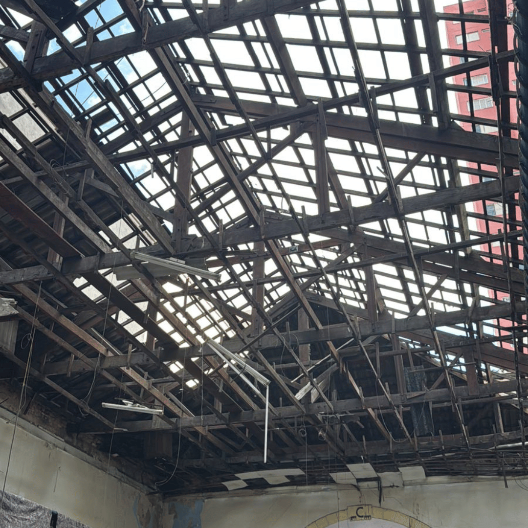 Demolição de Galpão