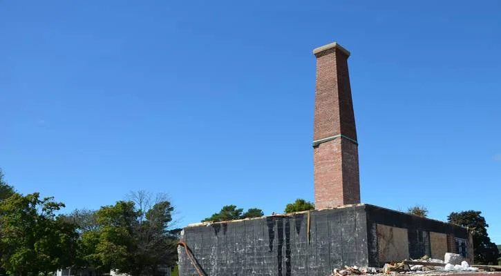 DEMOLIÇÃO DE CHAMINÉ