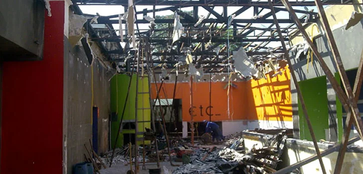 DEMOLIÇÃO DE GALPÃO