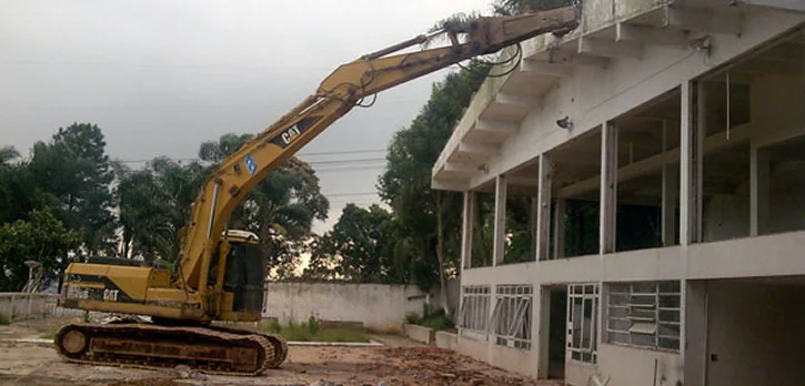 DEMOLIÇÃO MECÂNICA